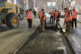 连夜抢修坑洼路面，郑州市金水区这两条路做“外科手术”了图片