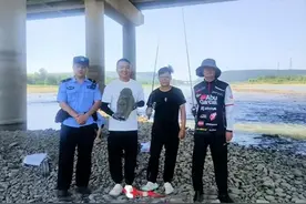 洛阳有钓鱼者称发现疑似文物佛头，龙门石窟研究院：正在鉴定图片