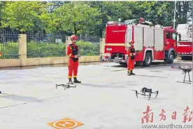 无人机专业队上岗 数字消防守护平安图片
