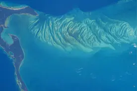 云端之上的视角，神十七乘组带你飞越星辰！图片