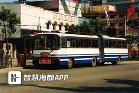 满满“回忆杀”！福州51路三轴公交车年底停用，记者带你来一场时光之旅图片