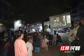 浏阳澄潭江：公益电影送下乡，让乡村夜晚“有声有色”图片