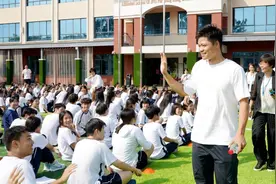 苏炳添走进ASJ：在梦想面前坚持努力，希望明年全运会代表家乡出战图片