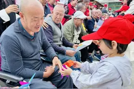 趣味游戏、诗朗诵、讲故事……白云幼儿重阳节走进养老院送欢乐图片