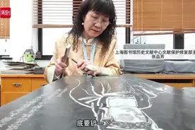五一策划·文体工匠 ｜ 她在上图修古籍，一干就是35年！图片