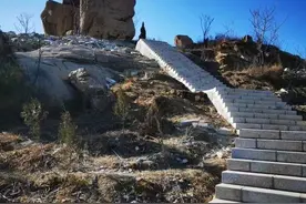 凤仙山“公母石”的传说.心诚图片