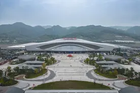乘动车出发，去山城重庆逛逛图片
