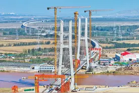 包银高铁乌海黄河特大桥合龙图片