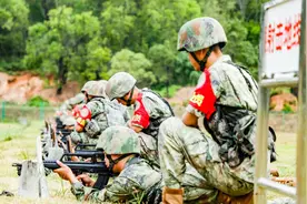 “00后”女兵首次实弹射击，50环！图片