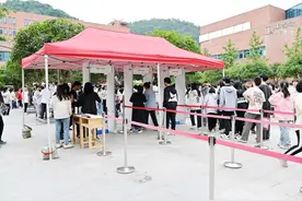 双安检+手持探测仪，考生所有电子设备不得带入考点图片