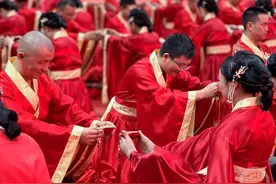 全国万人集体婚礼重庆会场的“隐藏浪漫”图片