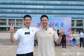 一起上学一起当兵，这对双胞胎专升本又一起进了山东中医药大学图片
