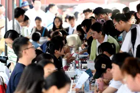 北大博士，到民办高校当讲师图片