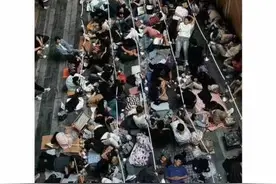 129元卖到6500元，排队的人把门都挤爆了，谁在炒“哦崽”图片