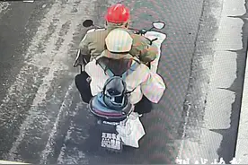有谁能帮她？女孩坐电动车后座丢了5万“救命钱”，4天了还未找到图片