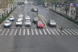 武汉司机注意！市重点路口完成“微创手术”：用桥下空间拓宽车道、安装LED借道提示屏图片