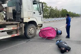 消防员出差归途顺路出警，成功营救被困人员图片
