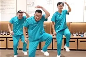 男医生跳“西游记”爆火！网友笑喷：魔性、但有用图片