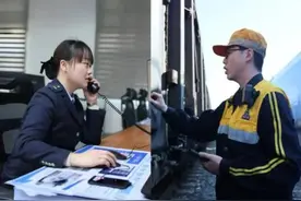 这对“95后”小夫妻，在不同岗位做着相同的工作！图片