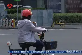 夏天出门，穿什么颜色的衣服最防晒呢？答案是红色图片