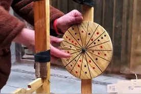 成向阳：打糖图片