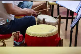 “咚咚咚”!资阳区新编现代花鼓戏《敲门》开排啦!图片