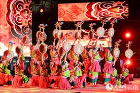 来云南牟定 共享“左脚舞之夜”（组图）图片