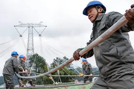 重报深一度|“疆电入渝” 特高压直流输电线路工程（重庆段）啃下一块块“硬骨头”图片
