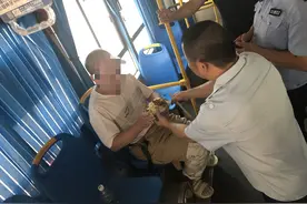 车辆到站后老人迟迟未下车，长沙公交驾驶员察觉异常后果断报警！图片