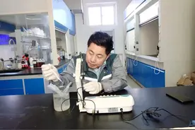 爱国情 奋斗者 | 张和：混凝土废渣里探秘寻“宝”图片