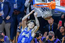 NBA全明星：麦克朗捧得“扣篮王”图片