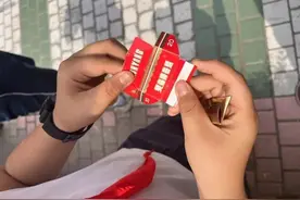 部分小学生沉迷“烟卡”不可自拔，与香烟有关的东西都应远离未成年人图片