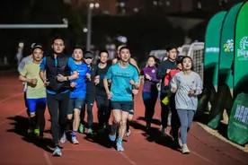 苏河半马 活力普陀〡配速员的脚步：他们如何引领苏州河半程马拉松？图片