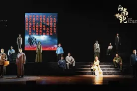 原创话剧《向南，向北》在广州首演图片
