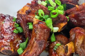 周末美食DIY丨酱香浓郁的红烧排骨，你也能轻松拿捏图片