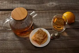 蜂蜜水，早上喝好还是晚上喝好？用温水泡还是凉水泡？不懂就喝，秒变“伤身蜜”图片