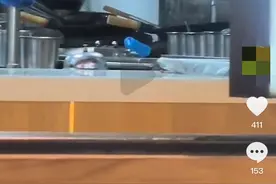 品牌餐饮店被曝锅里洗拖把，市场监管部门最新回应图片