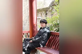 杨迪和爱芒导演编导侦探短剧，《我们仨》打卡东洲岛图片