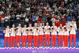 不畏金兰，中国女篮绝杀日本成功卫冕图片