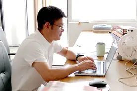 千里援疆铸师魂 三尺讲台洒青春——记第十一批第一期温州援疆教师周辉图片