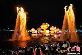 （新春见闻）广西南宁：多彩表演闹新春图片