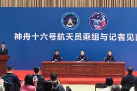 神舟十六号航天员乘组太空归来后首次公开亮相，状态良好图片
