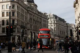 英国今年第三季度GDP环比增长0.1%图片