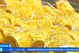 人头攒动！黄金产品批发火爆，有商户每天发走七八千件！啥情况？图片