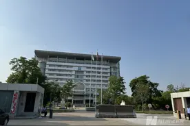 “假发第一股”瑞贝卡谋转型，加码电商业务 董事长回应与黄河信产的关系：目前我主要精力在瑞贝卡 | 直击股东大会图片