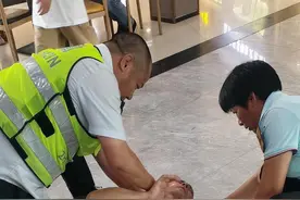 货车司机洗澡时昏迷，浙江高速服务区工作人员紧急救助图片