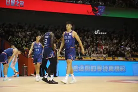 山东男篮今晚客战上海，高诗岩有望复出，球队力争三连胜图片