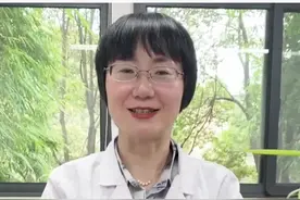 ​夏日必备洞洞鞋？其实……​图片