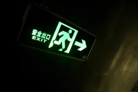 养老院的消防通道被当作天然“大冰柜”！怎么回事？图片