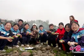 徒步15公里，走过20春秋 合江县这所乡镇中学有堂“行走的思政课”图片